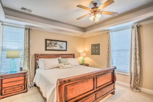 Home w/ Deck: 1 Mi to Surfside Beach Access! - piscine