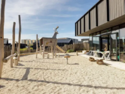 Modern, Trendy F1 Theme Lodge, Near the Sea