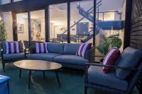 Cameo Hotel and Suites