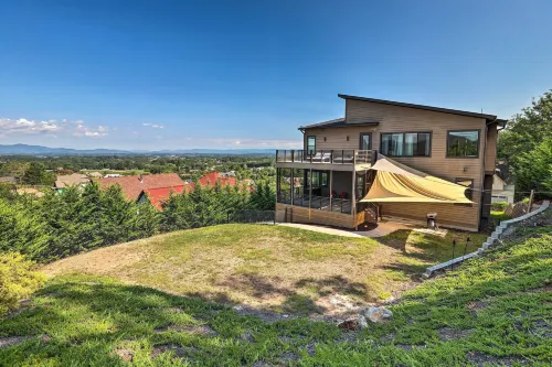 Luxe Asheville Home w/ Stunning Mountain Views! - parking