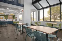 Spark by Hilton Denver East I 70