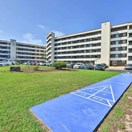 Summer Winds Resort Condo w/ Ocean Views!
