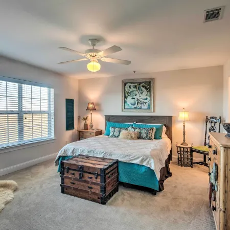 3rd-Floor Riverfront Condo Walk to Downtown Eats!