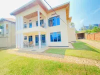 Beautiful 4bedrooms 3 bathrooms villa In Kimihurura Hotels in 
