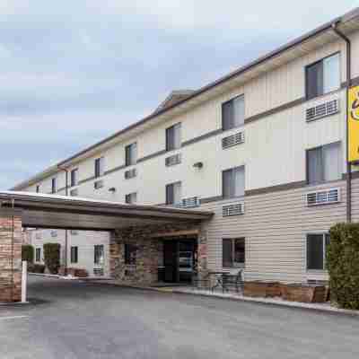 Super 8 by Wyndham Kalispell Glacier National Park Hotel Exterior