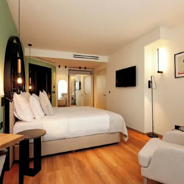 Hotel Opera by Zeus International