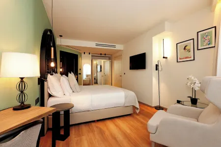 Hotel Opera by Zeus International