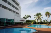 Hotel Katuxlan - piscine