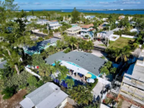 Charming Ground Level Resort Style 3 unit Condo  - unit C Hotels in Holmes Beach