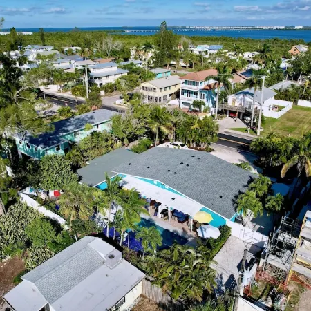 Charming Ground Level Resort Style 3 unit Condo  - unit C