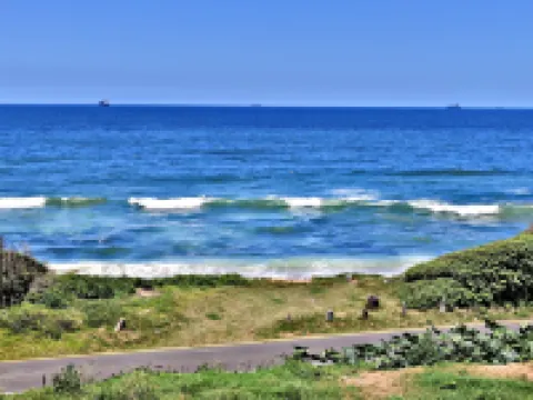 Waves Ocean Front King Shaka Airport Hotels in La Mercy