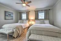 2 Blocks to Stewart Beach: Home w/ Backyard Oasis