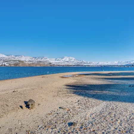 Resort-Style Condo w/ Lake Chelan & Mtn Views