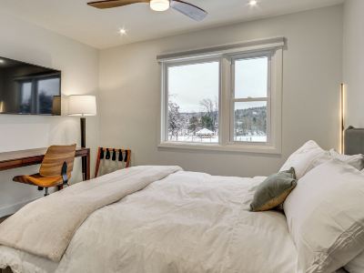 Fully Renovated! Luxe Ski Condo Near Stowe Mtn