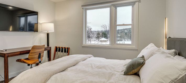 Fully Renovated! Luxe Ski Condo Near Stowe Mtn Hotels in Lamoille County