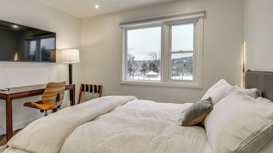 Fully Renovated! Luxe Ski Condo Near Stowe Mtn