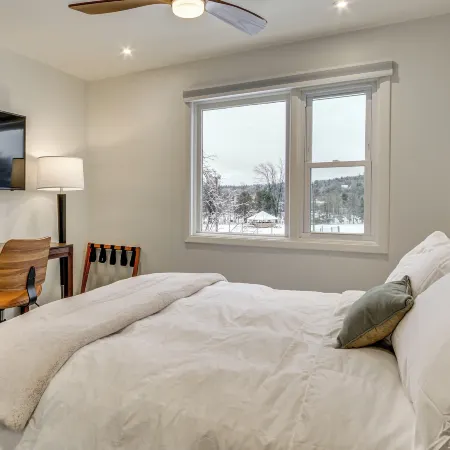 Fully Renovated! Luxe Ski Condo Near Stowe Mtn