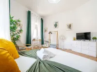 April Square Guesthouse by Lisbon with Sintra Hotels in Amadora