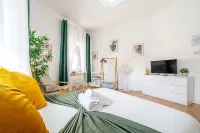 April Square Guesthouse by Lisbon with Sintra