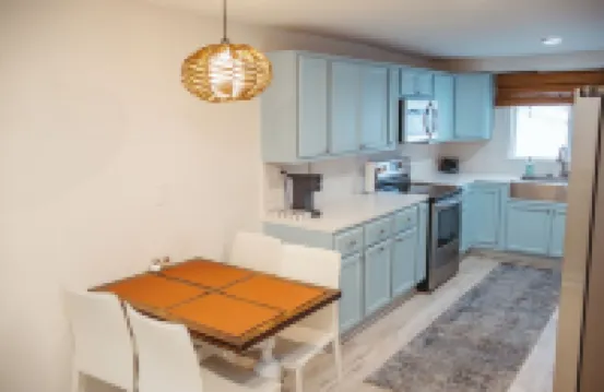 Charming 2-bedroom home near Mona Lake. Pet Friendly!