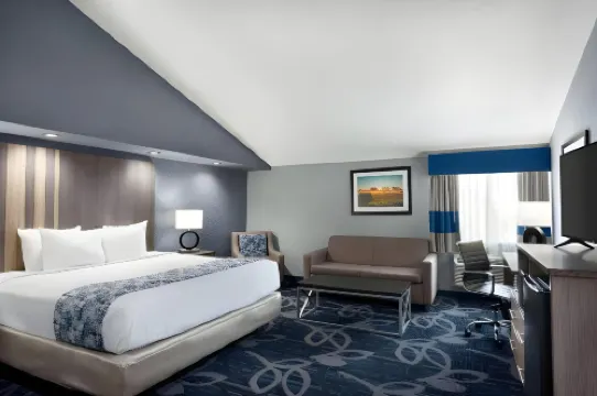 Baymont by Wyndham Shawnee