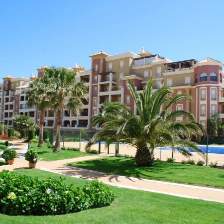 Garden-view Flat Near the Sea