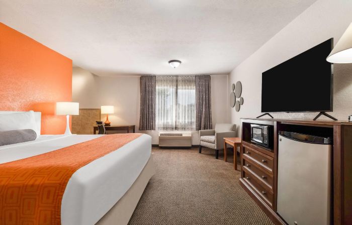 Howard Johnson by Wyndham Oacoma Hotel & Suites