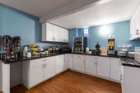 Super 8 by Wyndham Charleston WV - breakfast