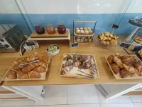 瑞米尼馬雷貝雷尼斯飯店 - 早餐