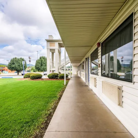 Motel 6 Anniston, Al