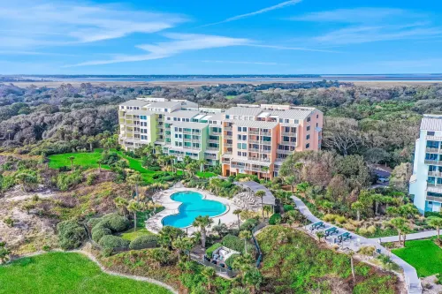 Oceanfront Condo with Balcony, AC, Views & Outdoor Pool - Dog-Friendly