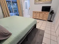 Yankeetown, Waterfront, Pet Friendly, 6 People, Floating Dock, Pool Table. Hotels in Inglis