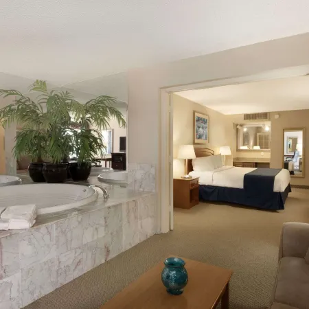 Riverside Hotel & Conference Center