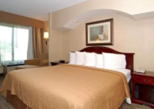 ควอลิตี้ อินน์แอนด์สวีทส์ เบนเซเลม โรงแรมในเบนเซเลม