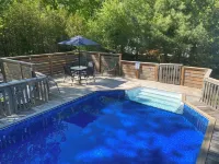 Cozy Bayfield Retreat • Pool & Hot Tub • 15min to Grand Bend • Lake Huron Nearby - Pools
