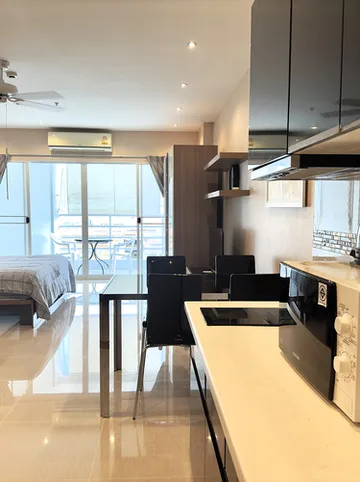 รูปภาพของSea View Studio with Large Balcony at View Talay 5D