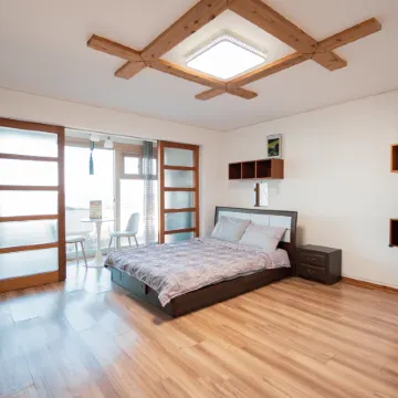 Seogwipo Jeju Watta Marine Leisure Pension Отели рядом с достопримечательностью «Пляж Пёсон»
