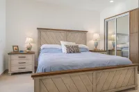 6th-Floor Oceanfront - Indoor Pools, Sauna, Beach - balcón