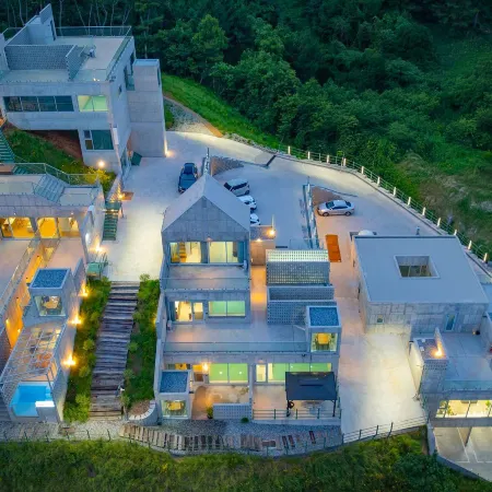 Taean Oaten Pool Villa