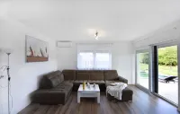 Comfortable holiday home with pool - Villas