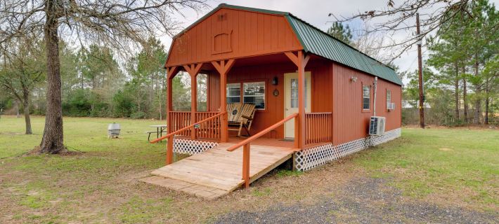 Plantersville Cabin on 50 Acres w/ Pond & Fire Pit Hotels in Waller County