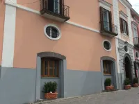 迪盧斯特羅膳宿公寓 Cava dell'Isola Beach附近的飯店