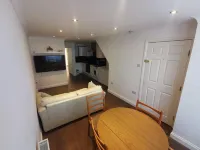 City Apartment Sleeps 4 with Garden