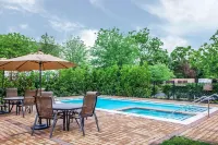 Comfort Inn & Suites Somerset - New Brunswick - parking