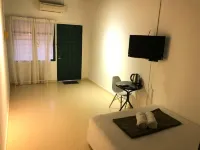 Rumah Tepi Istana Ξενοδοχεία στην πόλη Batu Buruk