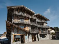 Chalet Téléporté Jacuzzi Hammam Cheminée 14 personnes max Hôtels à : Les Gets