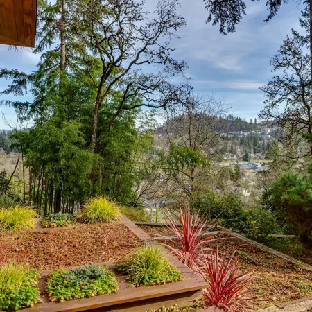 Lumbermill Modern - Zen Sanctuary Near U Of O 3 Bedroom Home