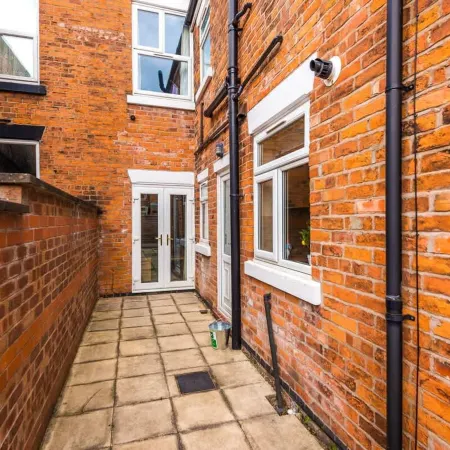 Modern Apartment Perfect for Business Sleeps 4