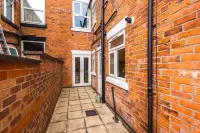 Modern Apartment Perfect for Business Sleeps 4