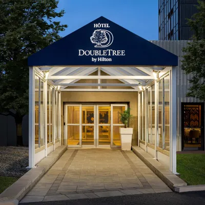 DoubleTree by Hilton Pointe Claire Montreal Airport West Hotels near Arena Samson